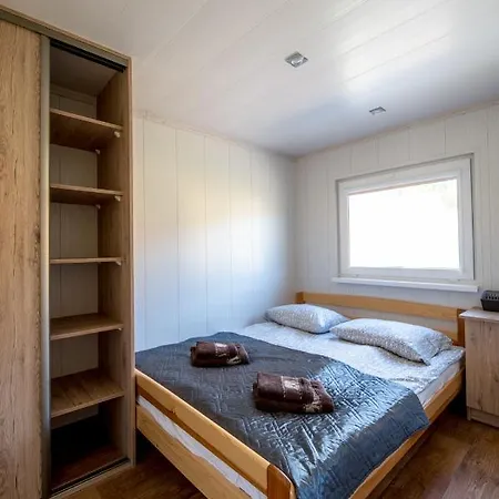 Wilimy, Przy Stawie *